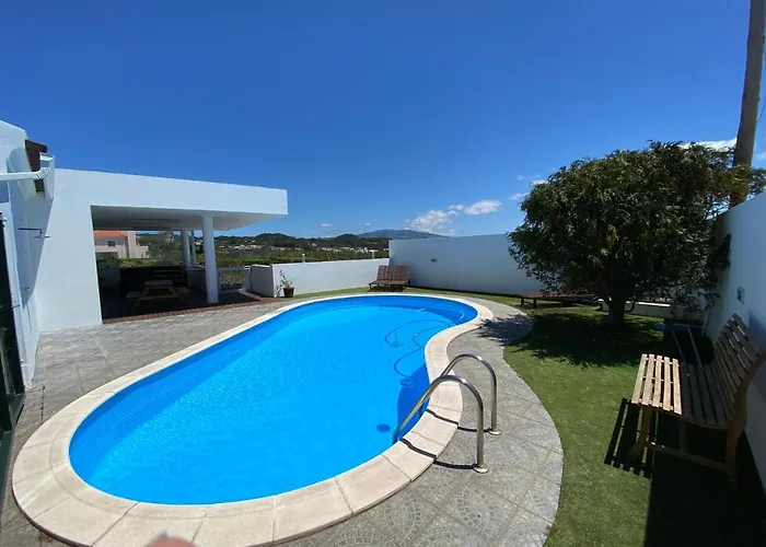 Familia * 蓬塔德尔加达